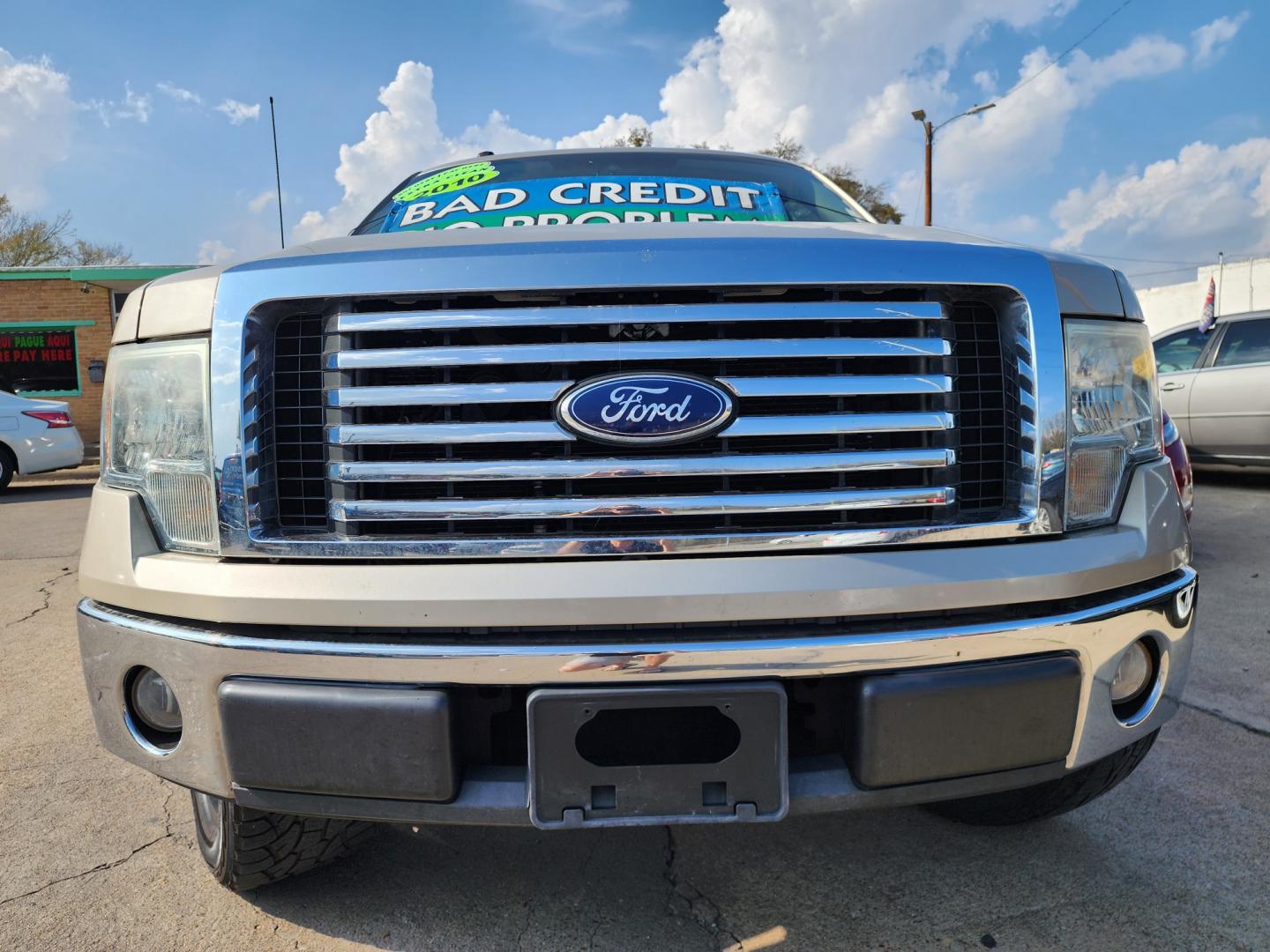 2010 GOLD Ford F-150 XLT (1FTEW1C81AF) , AUTO transmission, located at 2660 S.Garland Avenue, Garland, TX, 75041, (469) 298-3118, 32.885551, -96.655602 - Photo#9